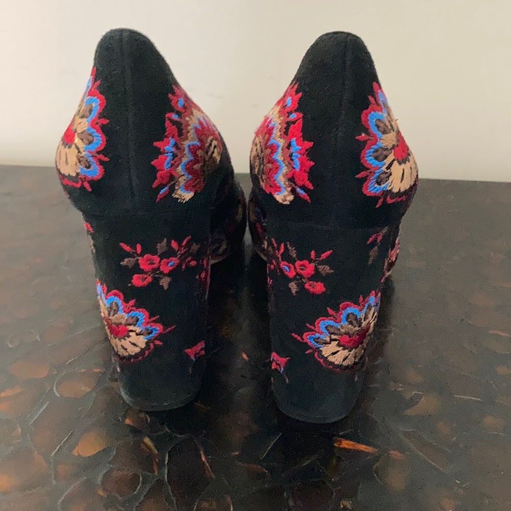 LOEFFLER RANDALL SYDNEE Black Suede Pumps, 9.5 embroidered uppers, Luxury brand! - Picture 3 of 7